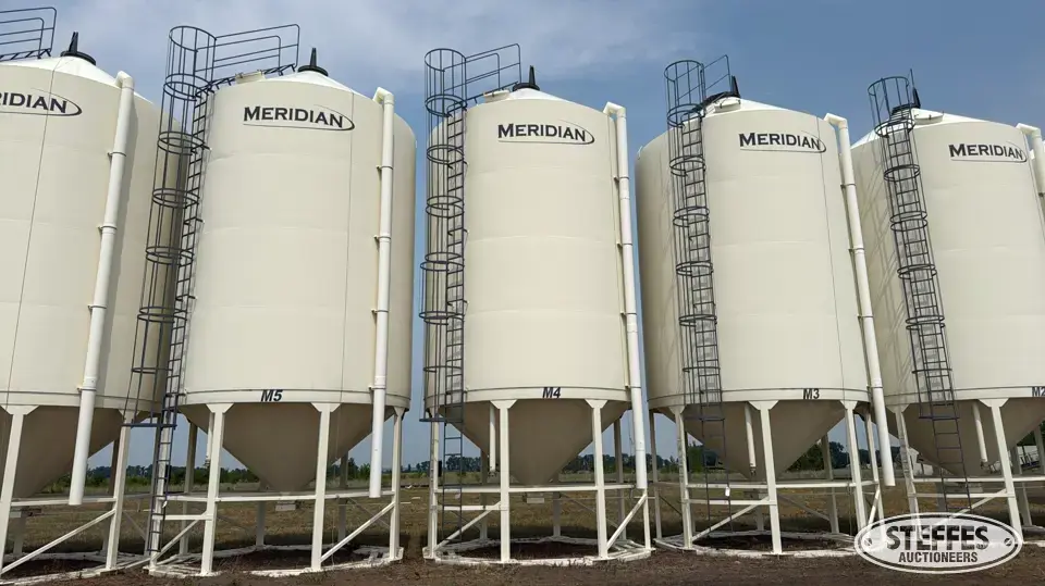 2014 Meridian M1620-40 Hopper Bin