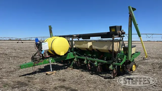 John Deere 7000