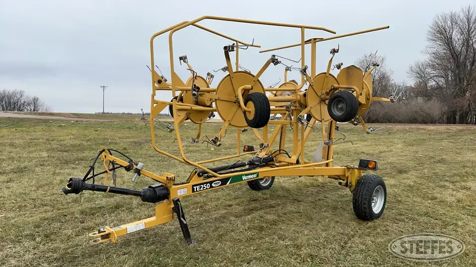 2016 Vermeer TE250 Rake