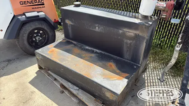 Fuel transfer tank