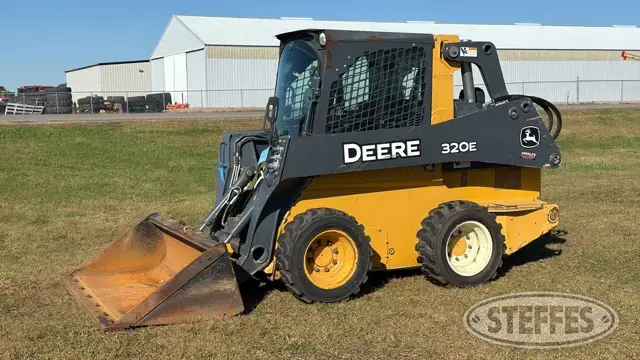 2014 Deere 320E