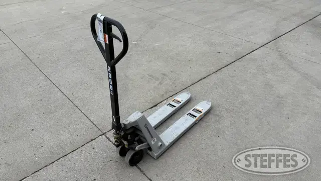 Strongway pallet jack