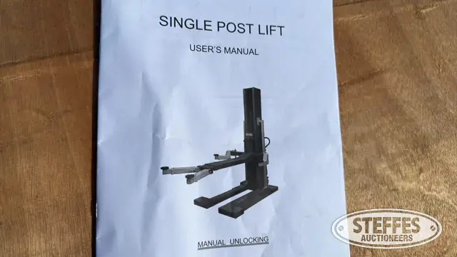 Single post car lift