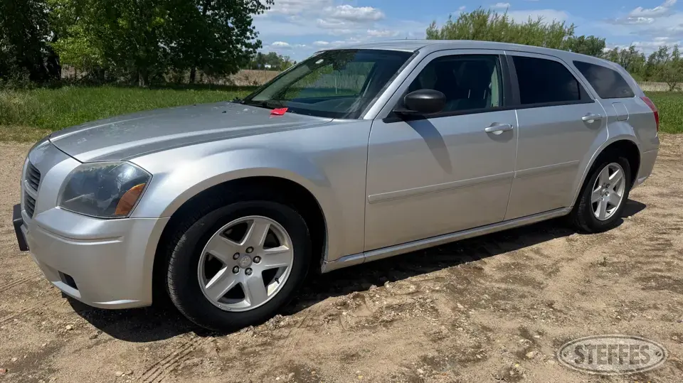 2005 Dodge Magnum SXT Car