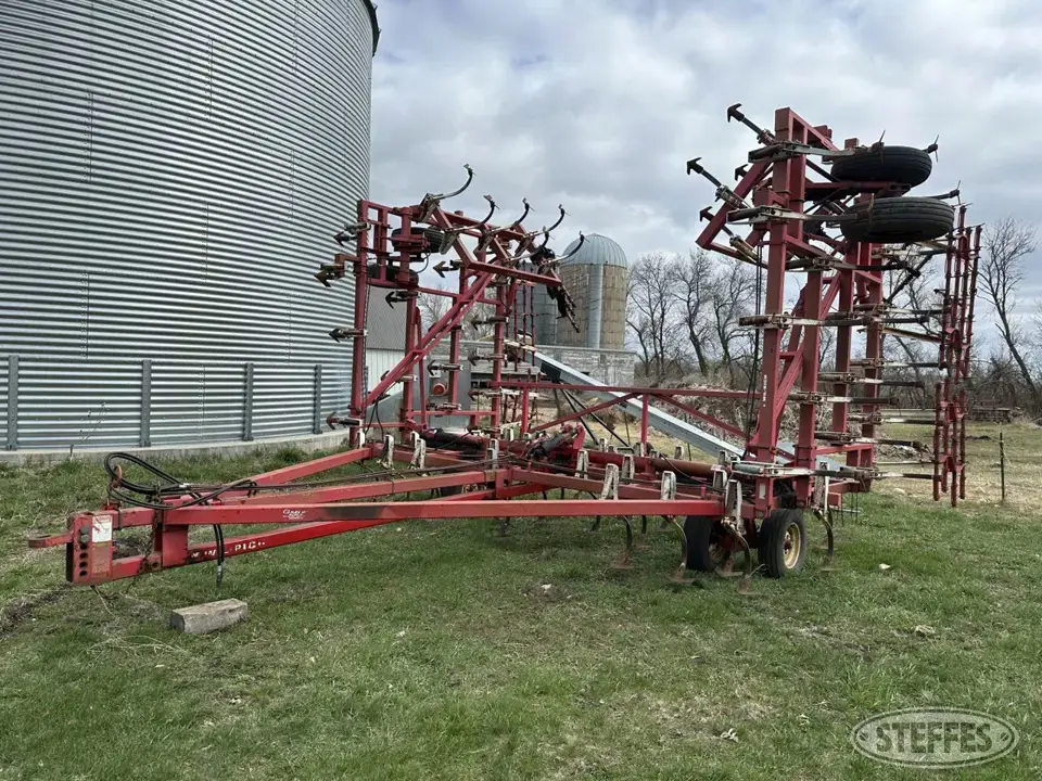 Wil-Rich 3400 Field Cultivator
