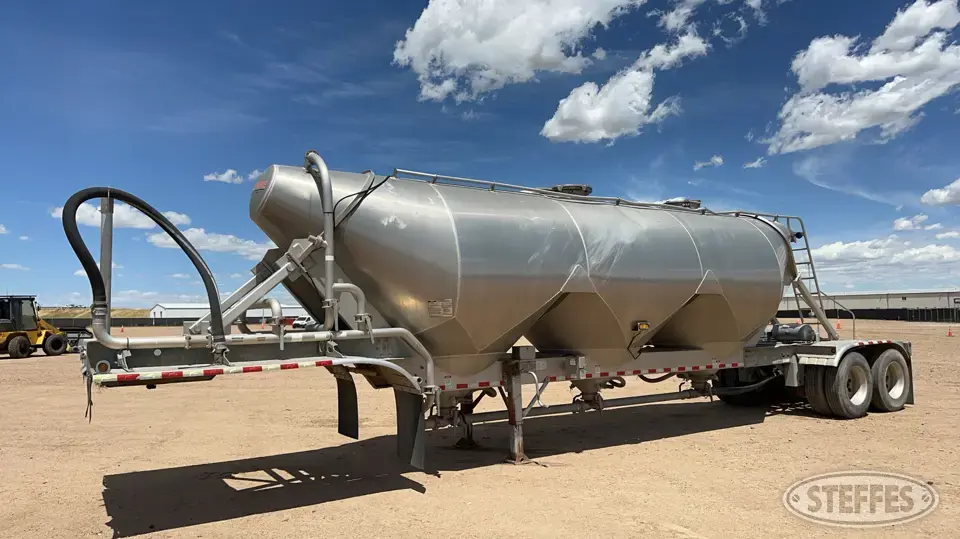 2012 Vantage P-42-1000 Pneumatic Trailer