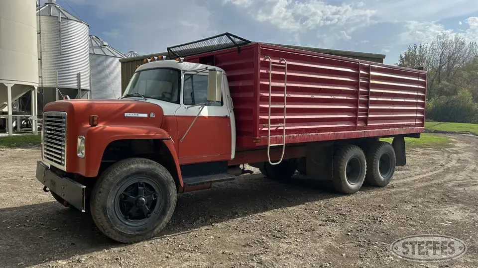 1975 International Loadstar 1800 Grain Truck