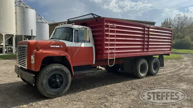 1975 International Loadstar 1800