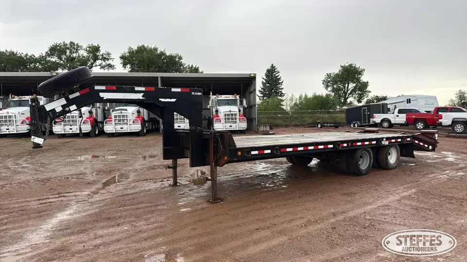 2010 Towmaster Flatbed Trailer