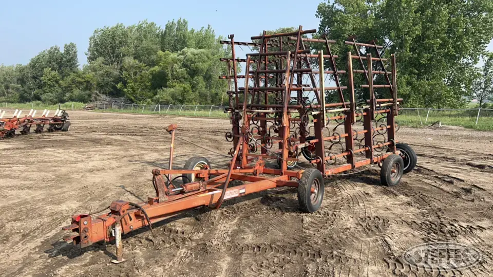 Melroe 421 Chisel Plow