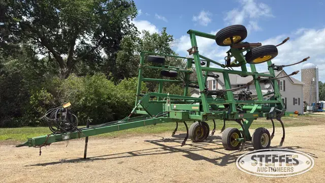 1999 John Deere 680