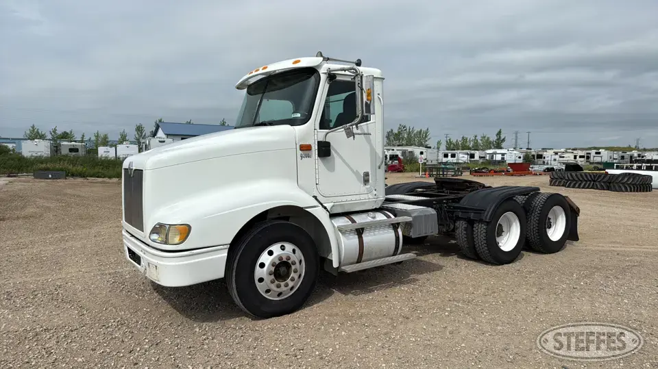 2004 International 9200i Conventional Truck without Sleeper