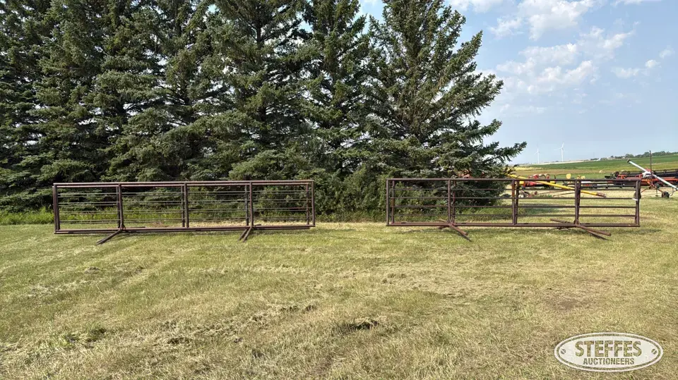(4) Freestanding fence panels Livestock Equipment-Other