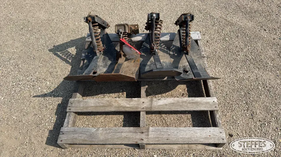 (4) May Wes stalk stompers Ag Equipment Part
