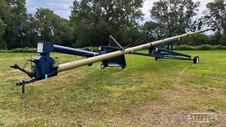 Harvest International H1072 Swing Hopper Auger