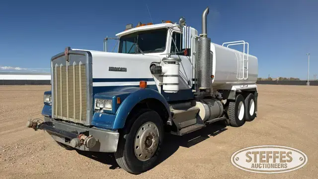 1985 Kenworth W900 4,000 gal.