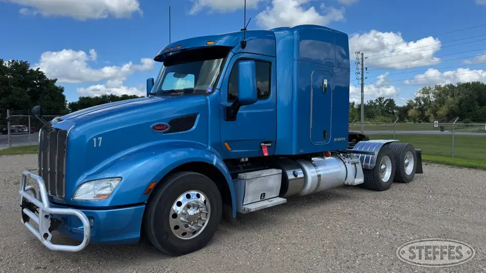 2017 Peterbilt 579 Conventional Truck with Sleeper