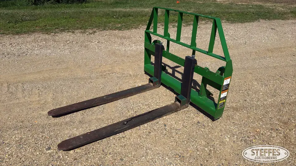 Frontier pallet forks Tractor Loaders and Attachment