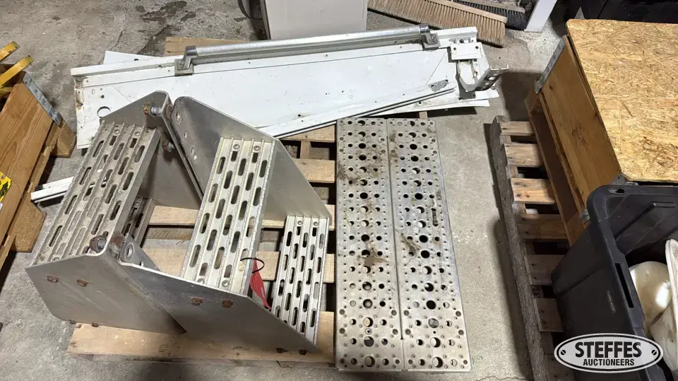 Aluminum steps Truck-Trailer Part