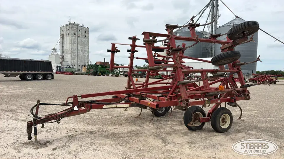 Case IH 4300 Field Cultivator