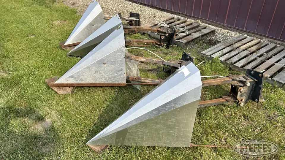 (4) Maxim Crop Saver crop dividers Ag Equipment Part