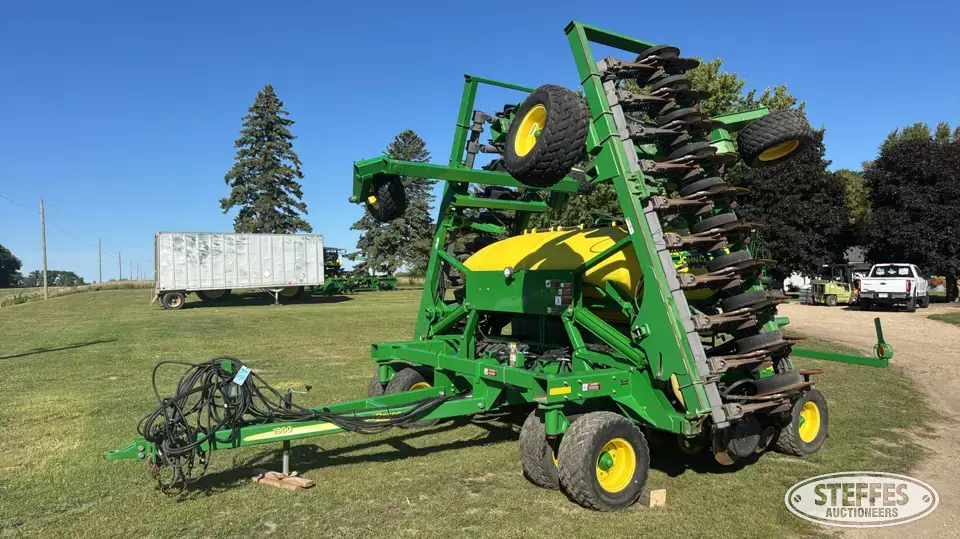 2006 John Deere 1990 Air Drills and Air Seeder