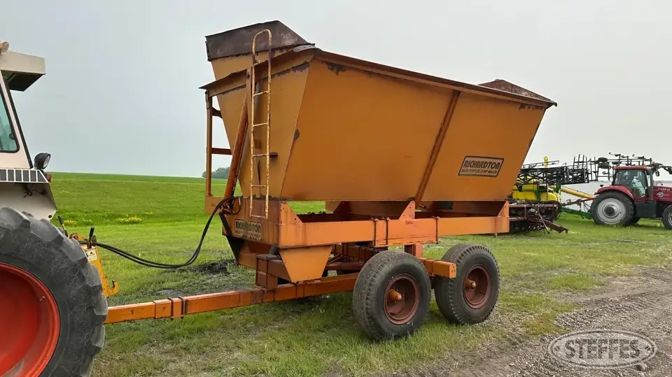 Richardton Dump Cart