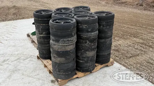 (72) Planter gauge wheels