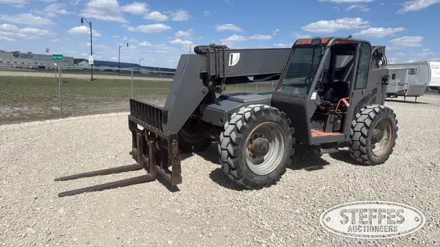 2013 JLG 8042