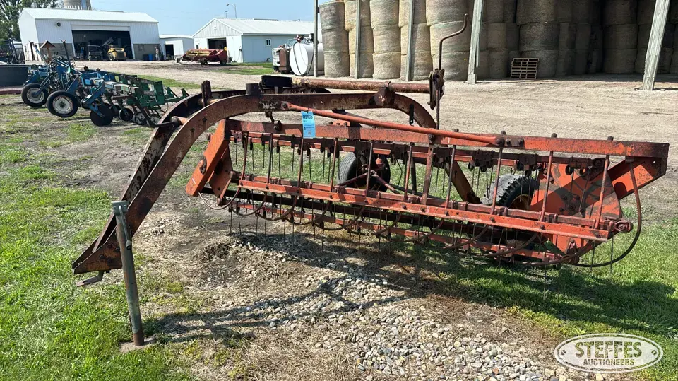 Case LH side delivery rake