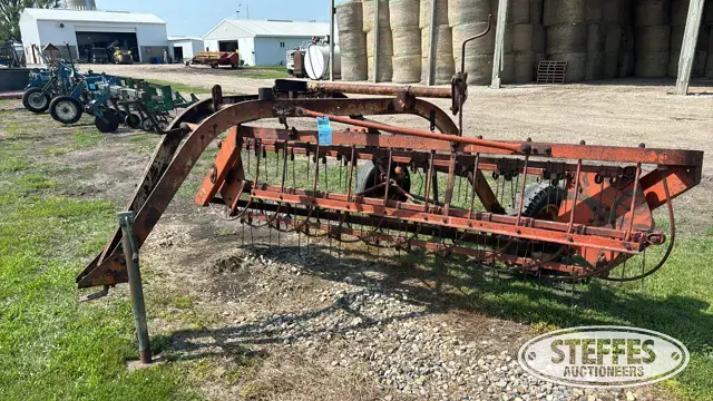 Case LH side delivery rake