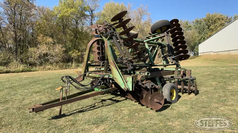 John Deere 235 Disc