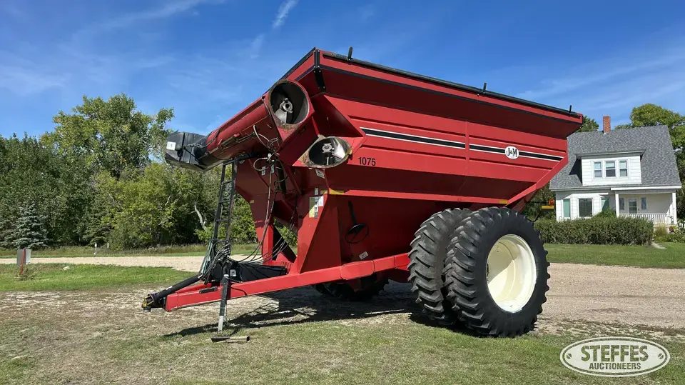 J&M 1075 Grain Cart