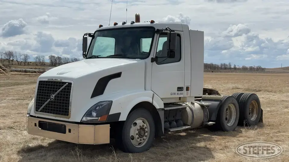 2004 Volvo VNL Conventional Truck without Sleeper