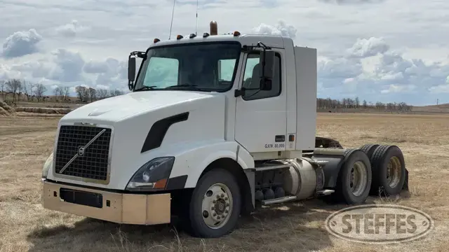 2004 Volvo VNL