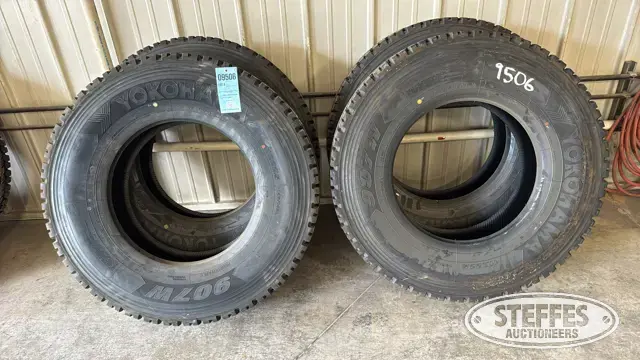 (4) Yokohama 907W 11R22.5 tires
