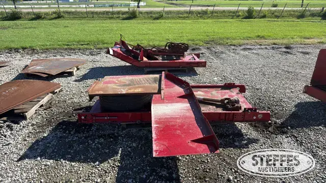 (2) Mixer wagon aprons