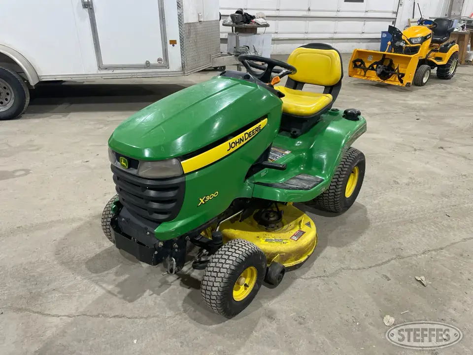 John Deere X300 Lawn Tractor