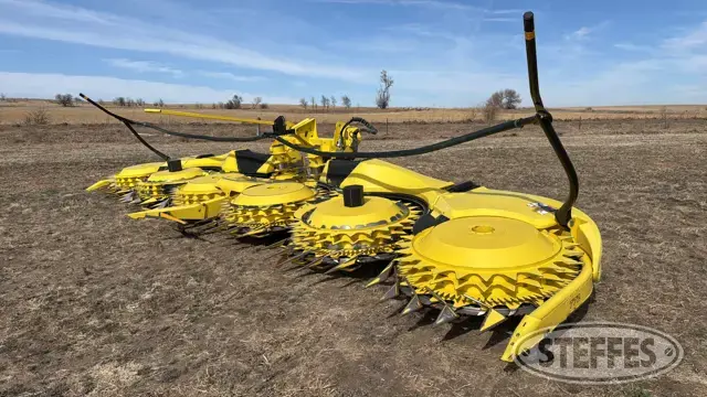 2023 John Deere 772