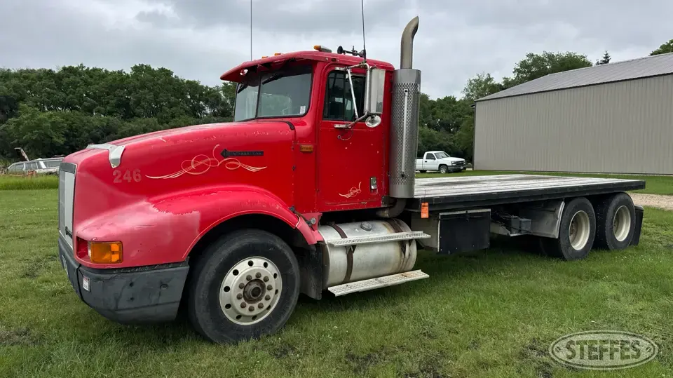 1993 International 9400 Flatbed Truck