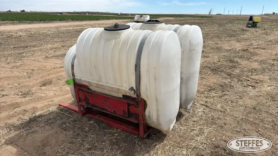 (2) Saddle tanks Liquid Fertilizer Tank