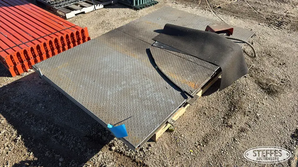 Electric scissor lift