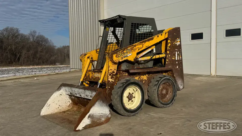 2000 Gehl 3825 Wheeled Skid Steer