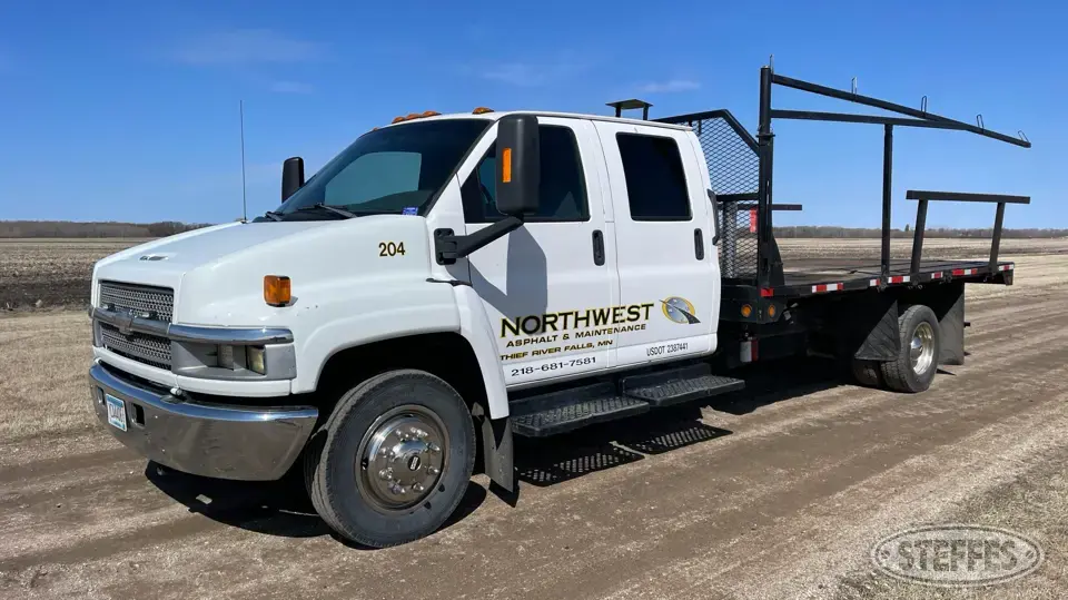 2004 GMC C5500 Flatbed Truck