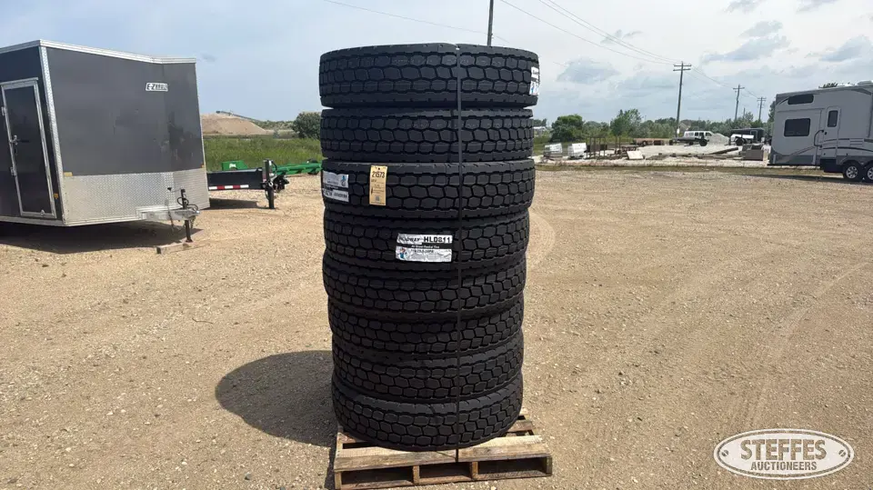 (8) Headway HLD811 11R22.5 truck tires
