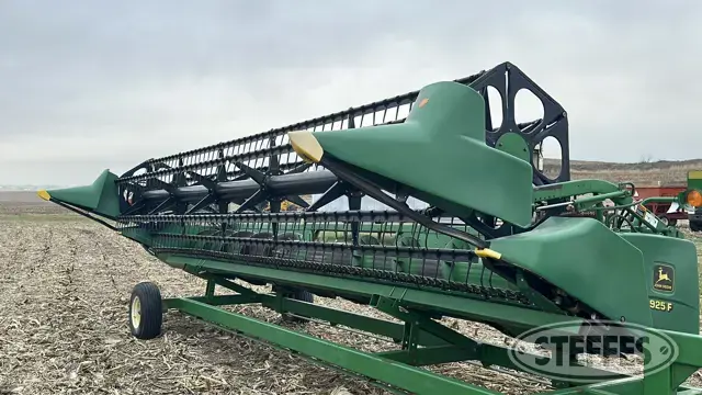 John Deere 925F