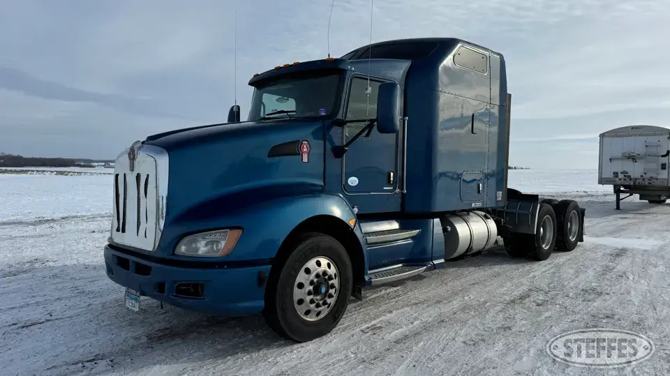 2013 Kenworth T660 Conventional Truck with Sleeper