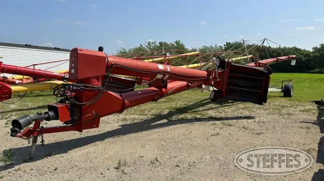 Buhler Farm King 16104