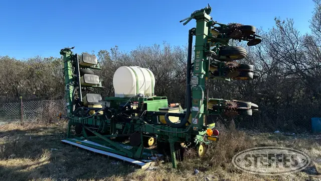 John Deere 7300