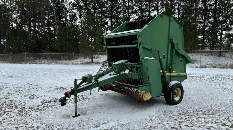 John Deere 510 Round Baler